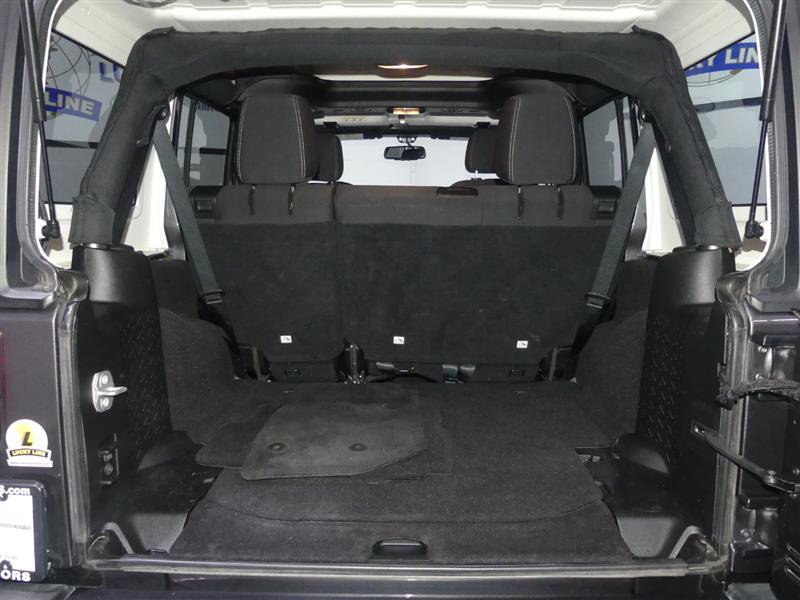 Used 2018 Jeep Wrangler Unlimited Sahara image 9