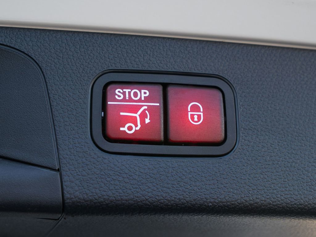 Used 2021 Mercedes-Benz GLC 300 4MATIC w/ Premium Package image 34