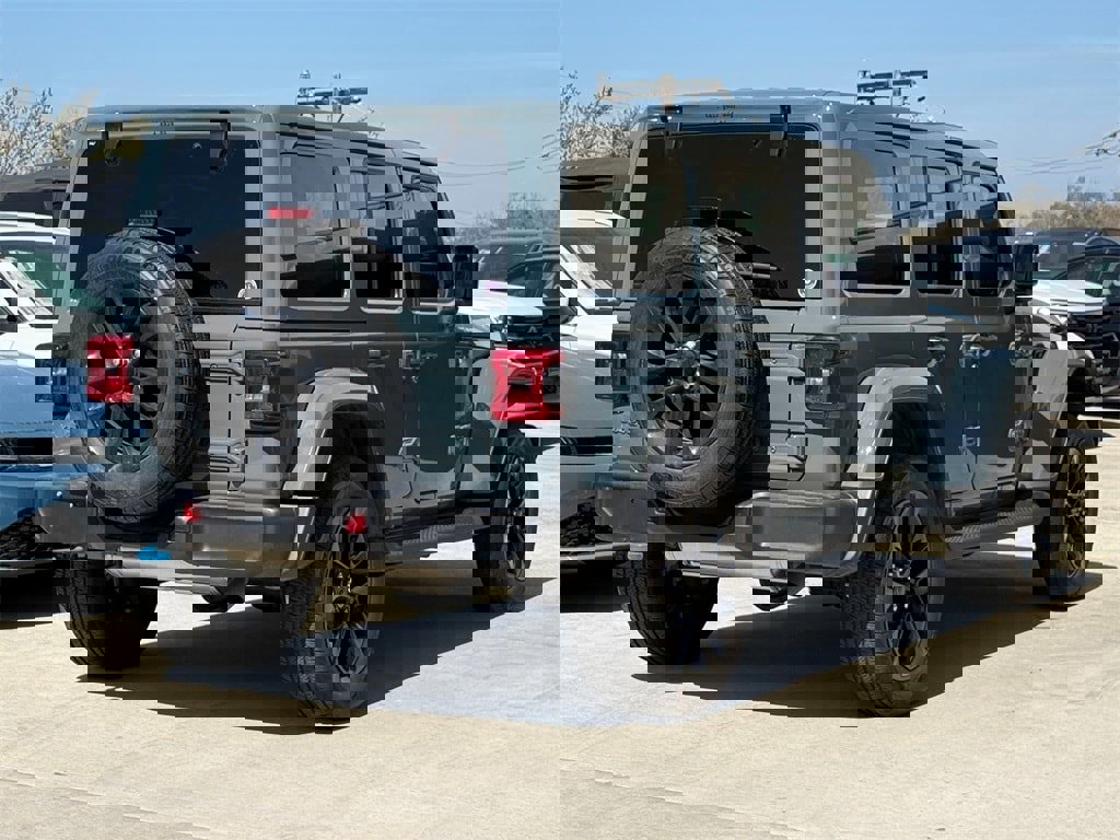 Used 2024 Jeep Wrangler Unlimited Sahara image 10