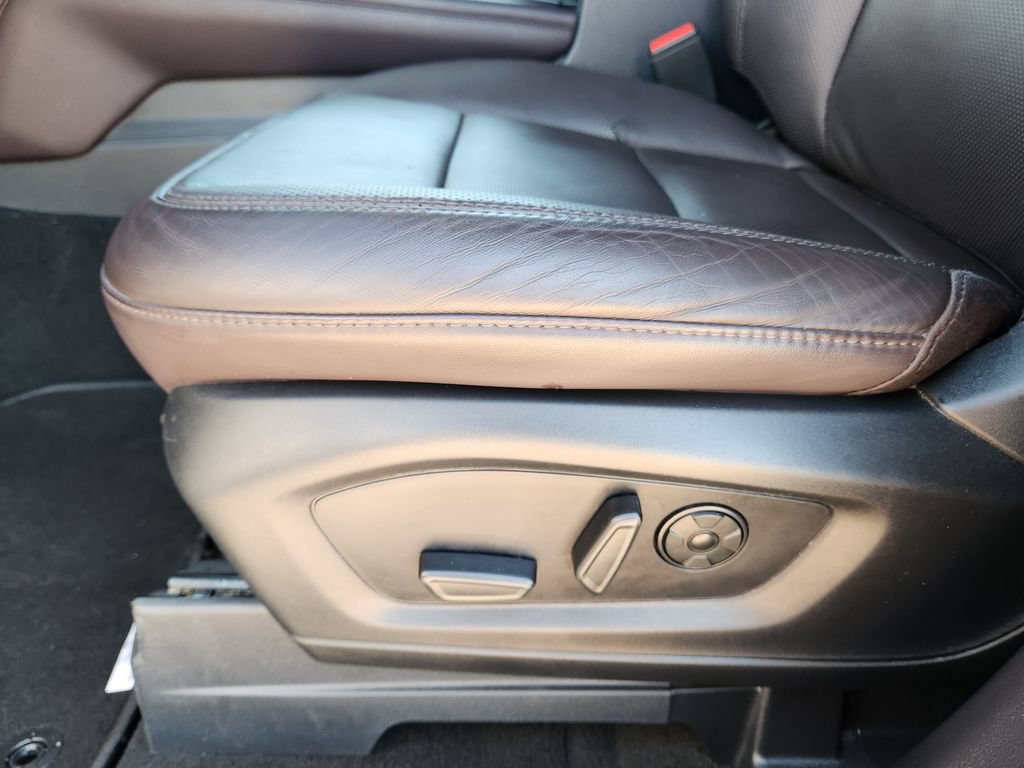 Used 2025 Ford Explorer Platinum w/ LUX Leather Package AWD/4WD image 28
