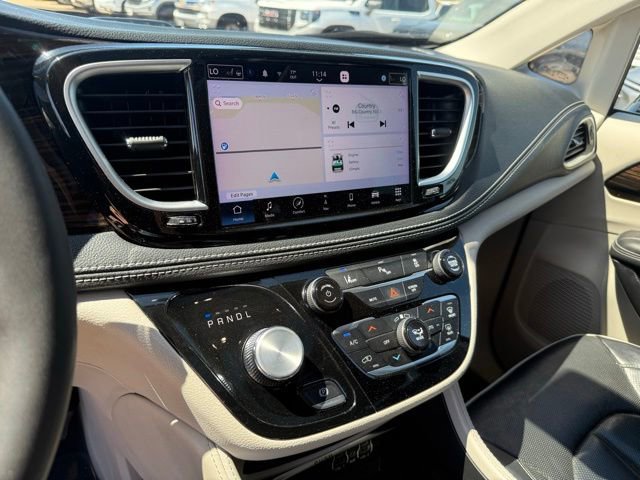 Used 2023 Chrysler Pacifica Limited FWD image 24