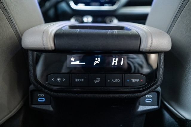 Used 2024 Toyota Grand Highlander AWD image 40