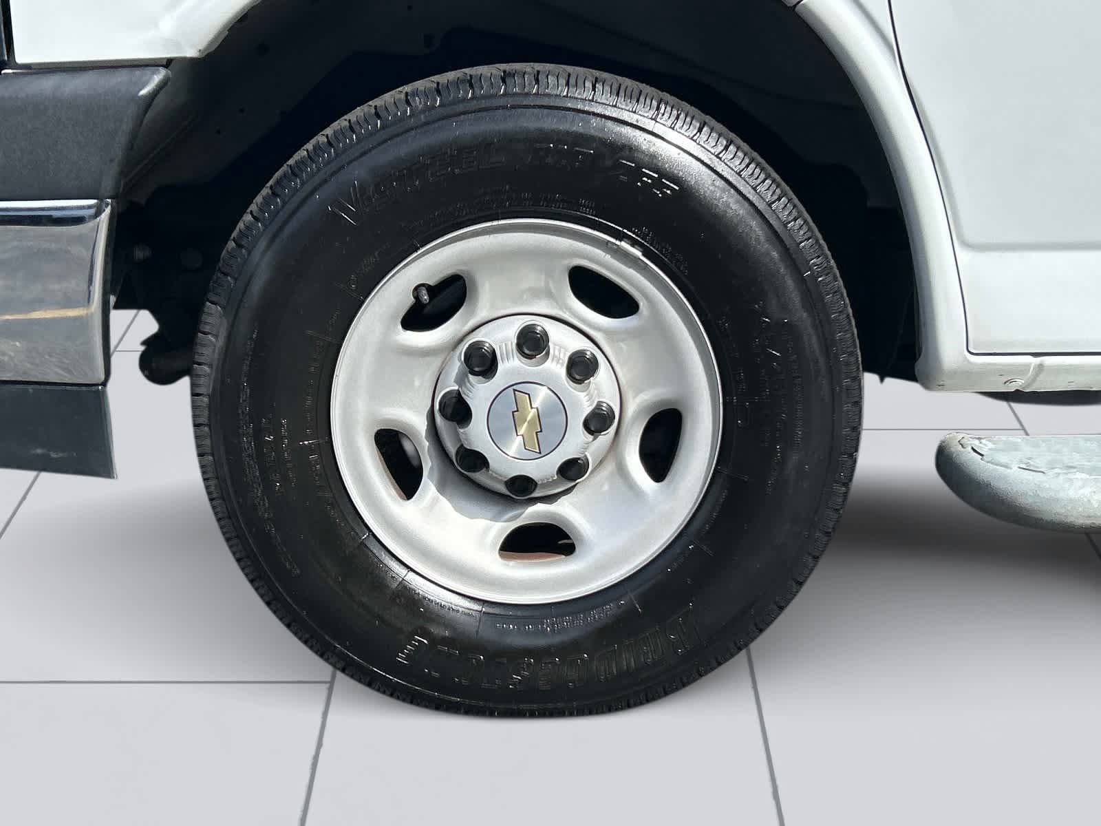 Used 2025 Chevrolet Express 2500 w/ Driver Convenience Package RWD image 9