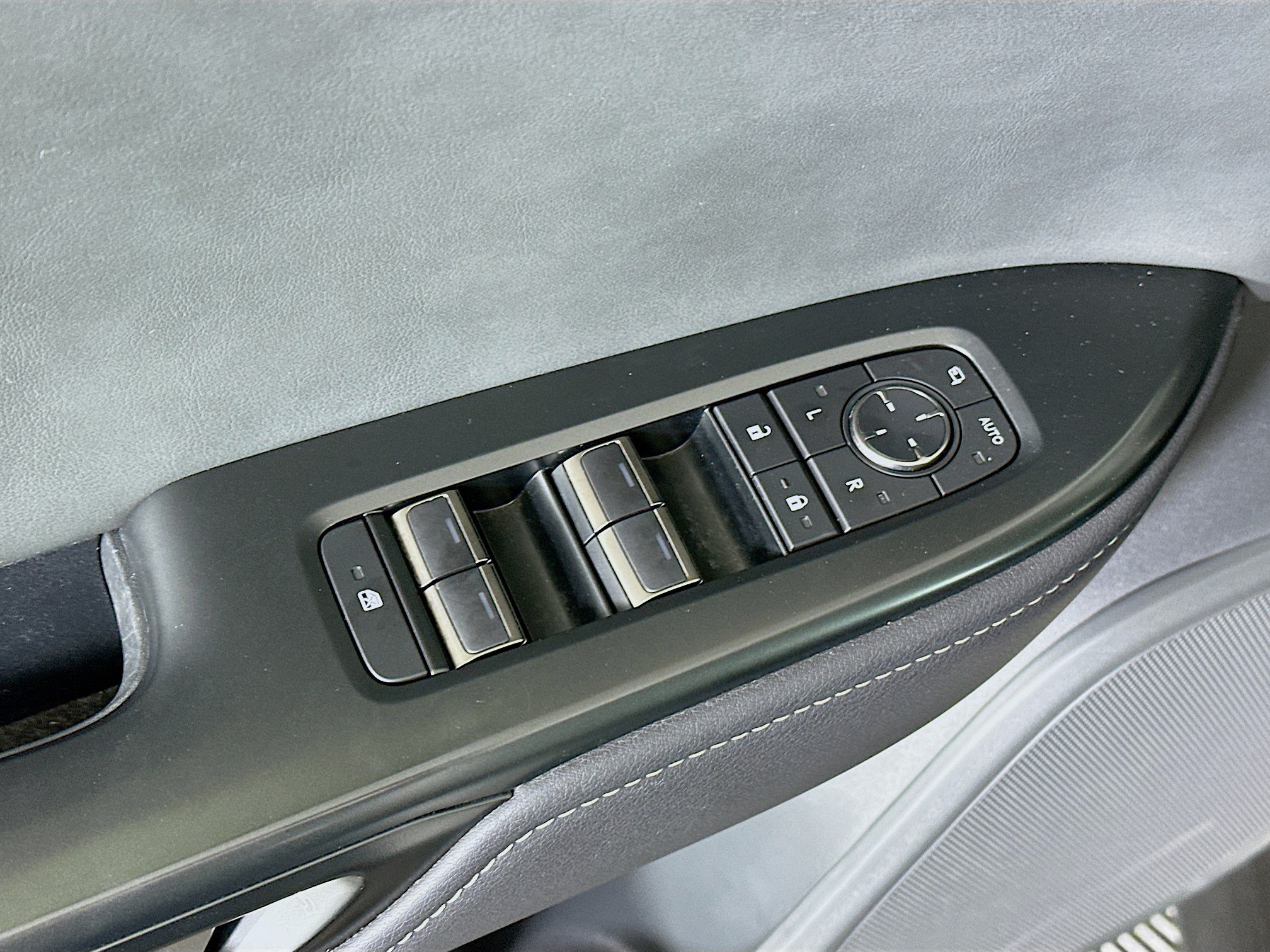 Used 2024 Lexus RZ 300e Premium w/ Accessory Package (Z1) FWD image 15