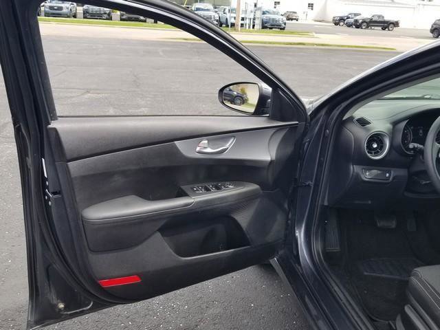 Used 2023 Kia Forte LX image 9