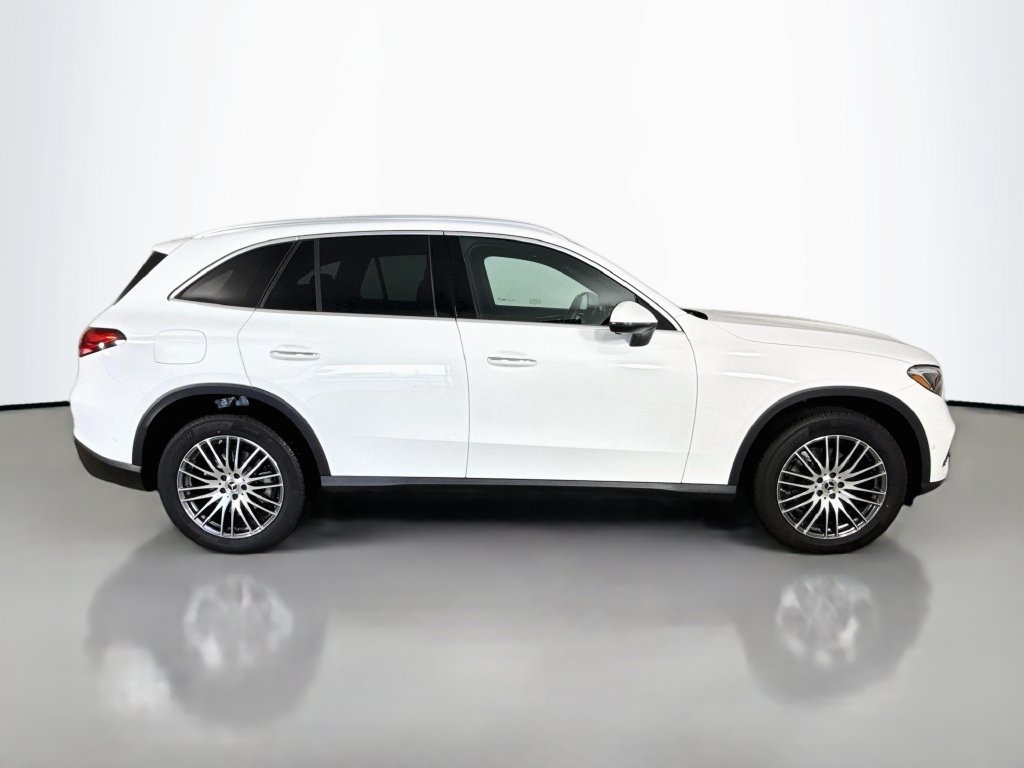 Used 2025 Mercedes-Benz GLC 300 4MATIC image 8