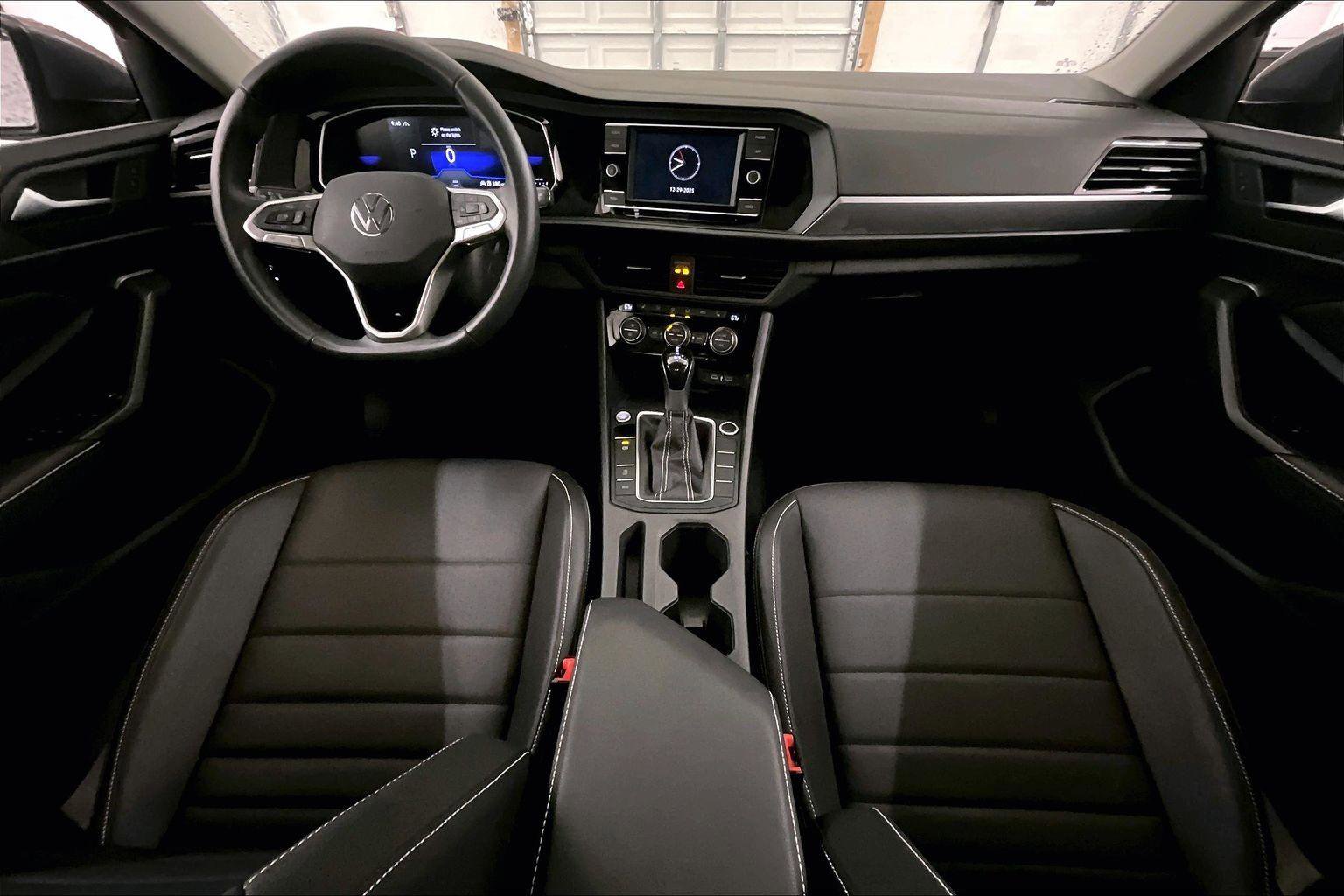 Used 2024 Volkswagen Jetta SE image 14