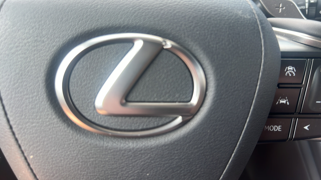 Used 2025 Lexus GX 550 w/ Accessory Package (2T) AWD/4WD image 29