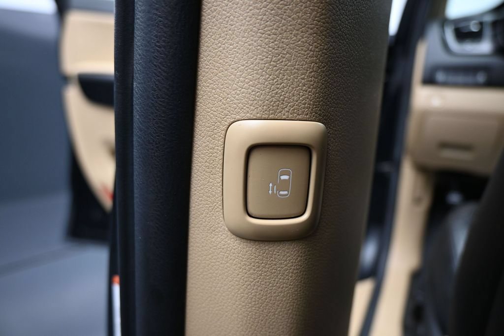 Used 2016 Kia Sedona EX FWD image 27