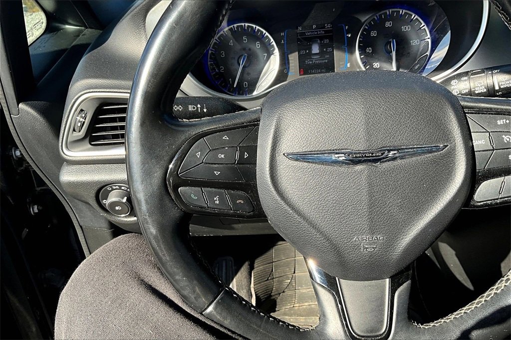 Used 2018 Chrysler Pacifica Touring Plus w/ S Appearance Package image 16