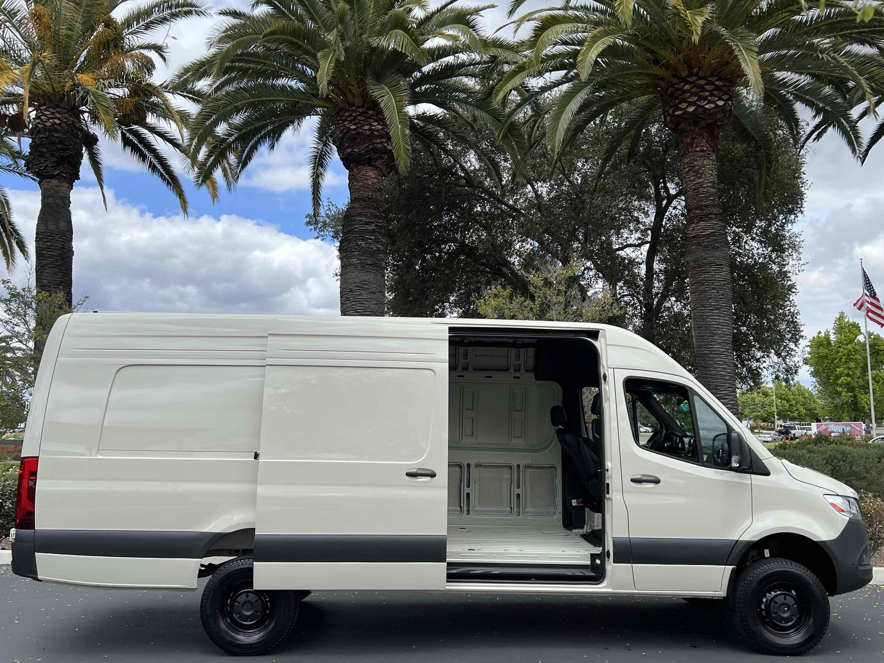 Used 2025 Mercedes-Benz Sprinter 2500 image 20