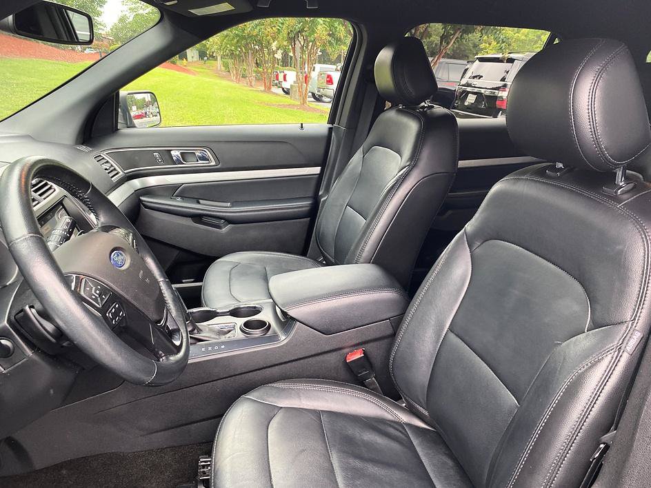 Used 2017 Ford Explorer XLT w/ Equipment Group 202A FWD image 11
