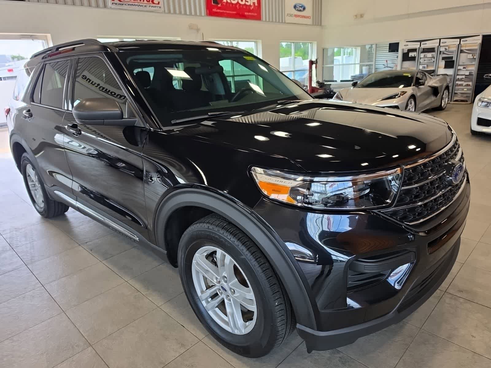 Used 2024 Ford Explorer XLT AWD/4WD image 5