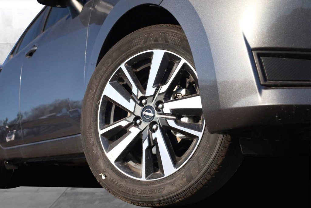 New 2025 Nissan Versa SV w/ Trunk Package image 3