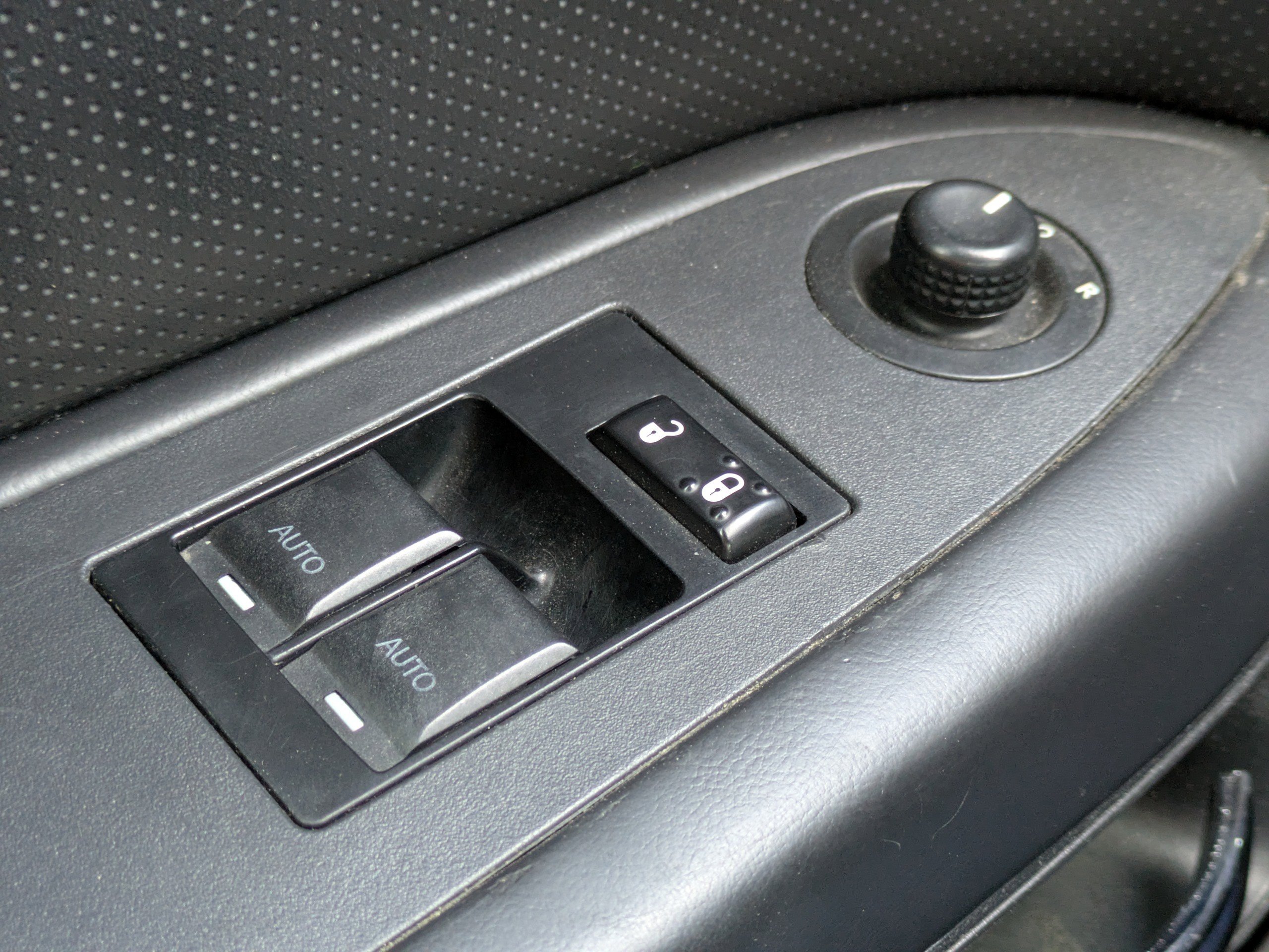 Used 2013 Dodge Challenger R/T image 22