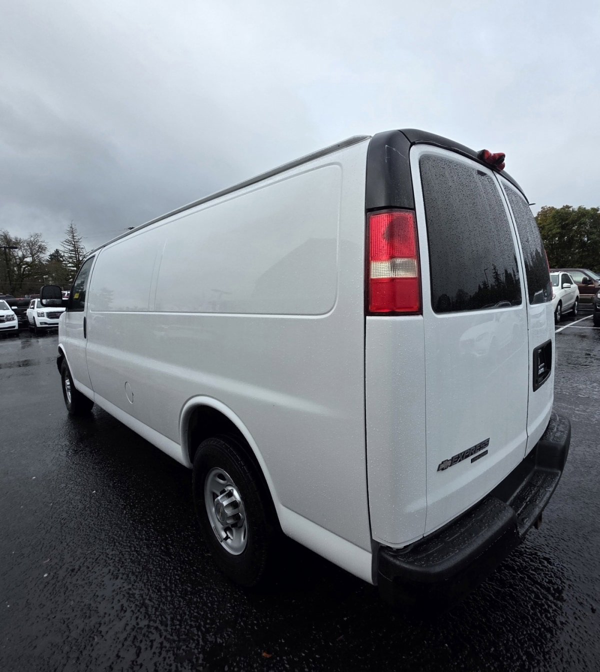 Used 2014 Chevrolet Express 2500 Extended RWD image 4