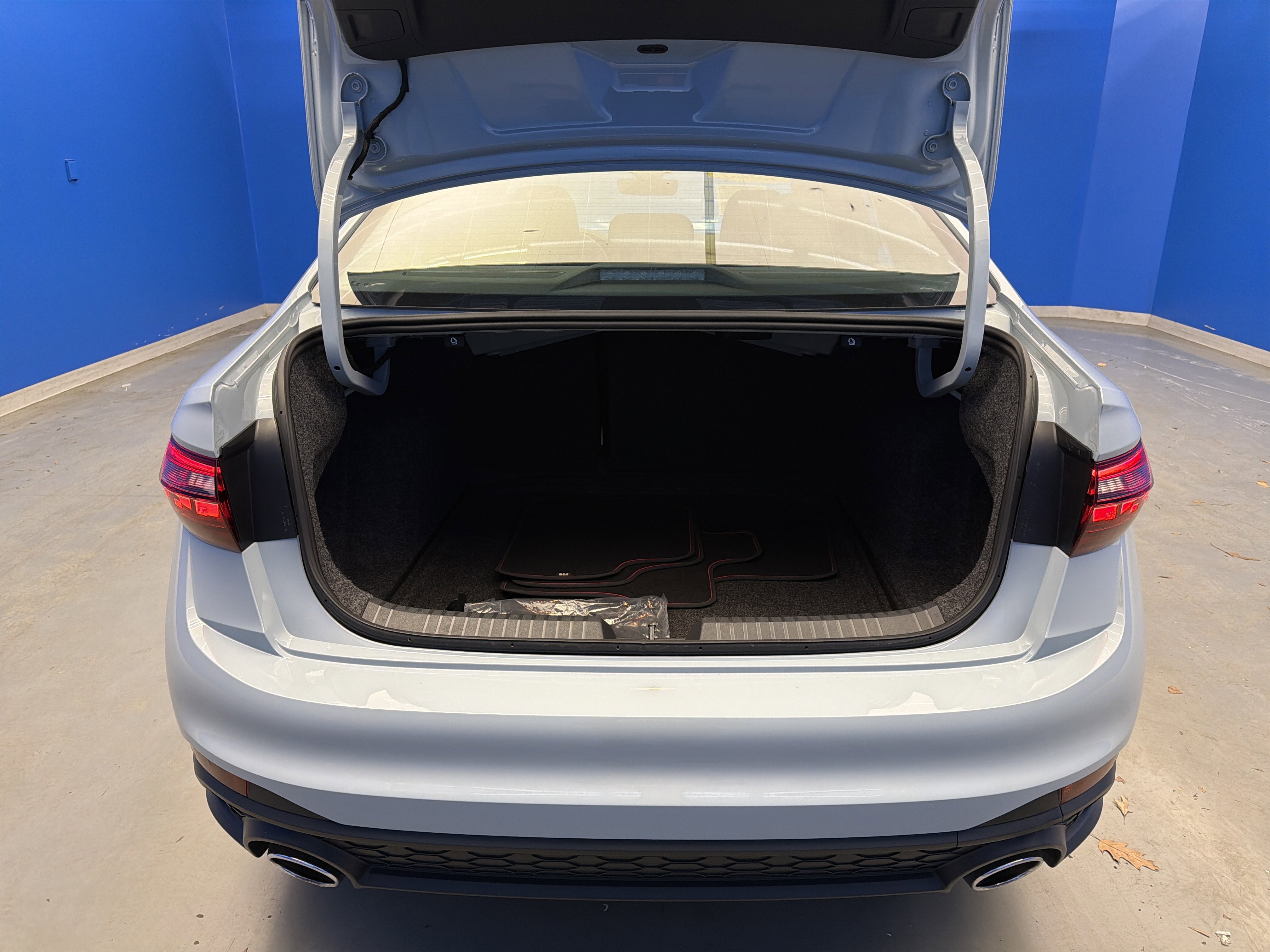 Used 2025 Volkswagen Jetta GLI Autobahn image 28