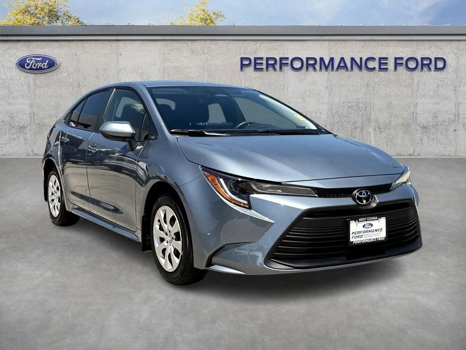 Used 2026 Toyota Corolla LE FWD image 4