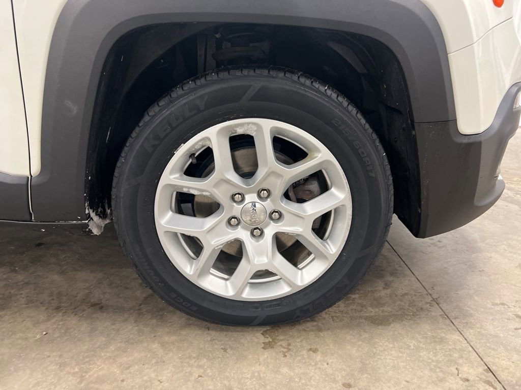 Used 2017 Jeep Renegade Latitude image 18