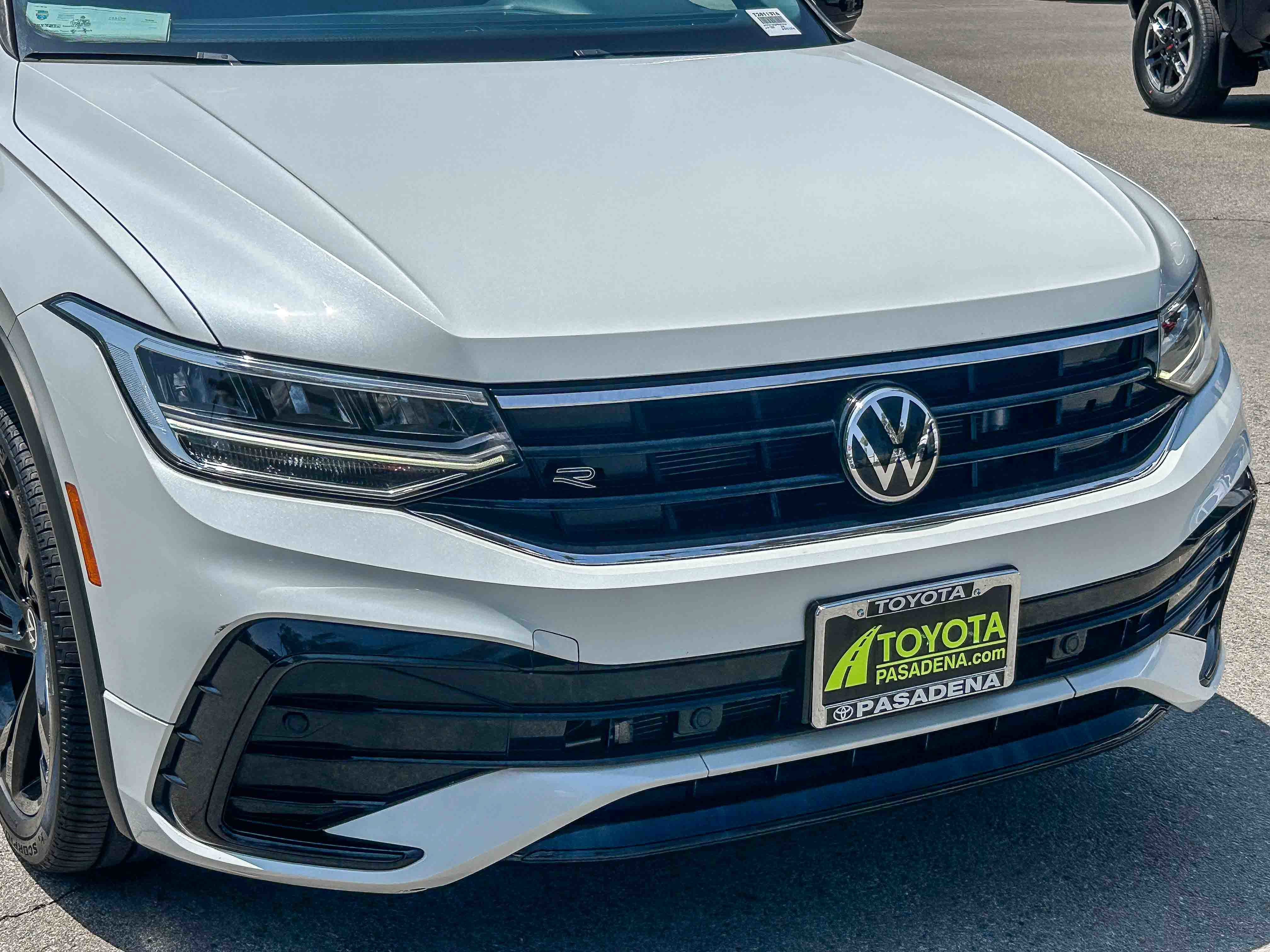 Used 2023 Volkswagen Tiguan SE R-Line FWD image 5