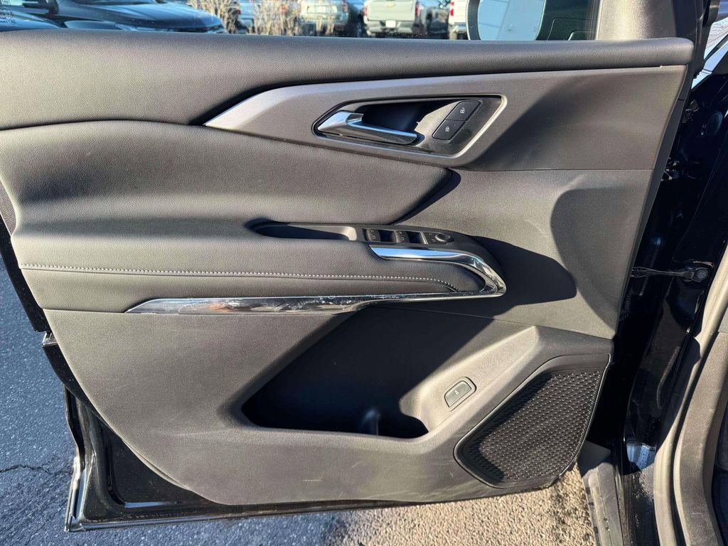 Used 2026 Chevrolet Traverse LT AWD/4WD image 15