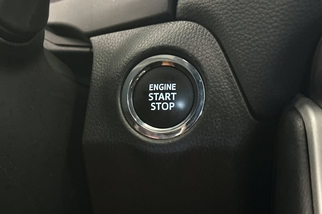 Used 2025 Toyota RAV4 XLE FWD image 27