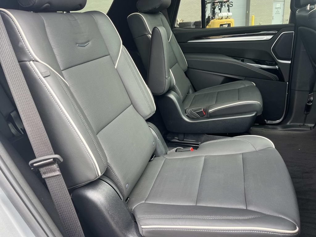 Certified 2025 Cadillac Escalade Premium Luxury w/ Touring Package AWD/4WD image 23