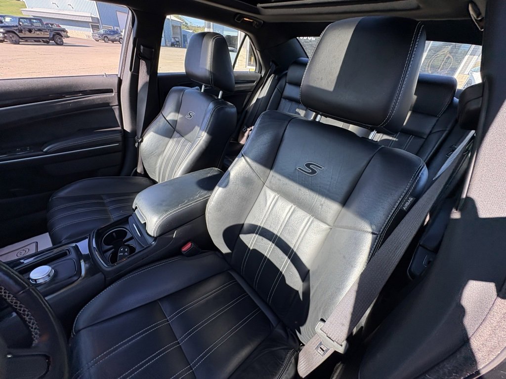 Used 2022 Chrysler 300 S image 38