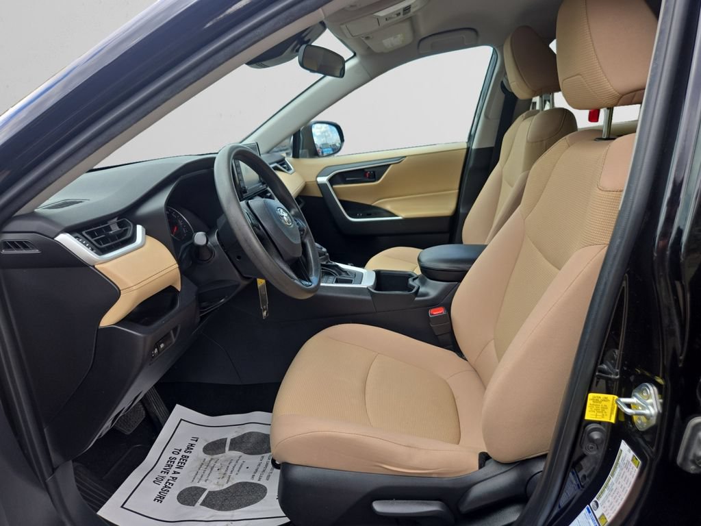 Used 2022 Toyota RAV4 LE AWD/4WD image 10