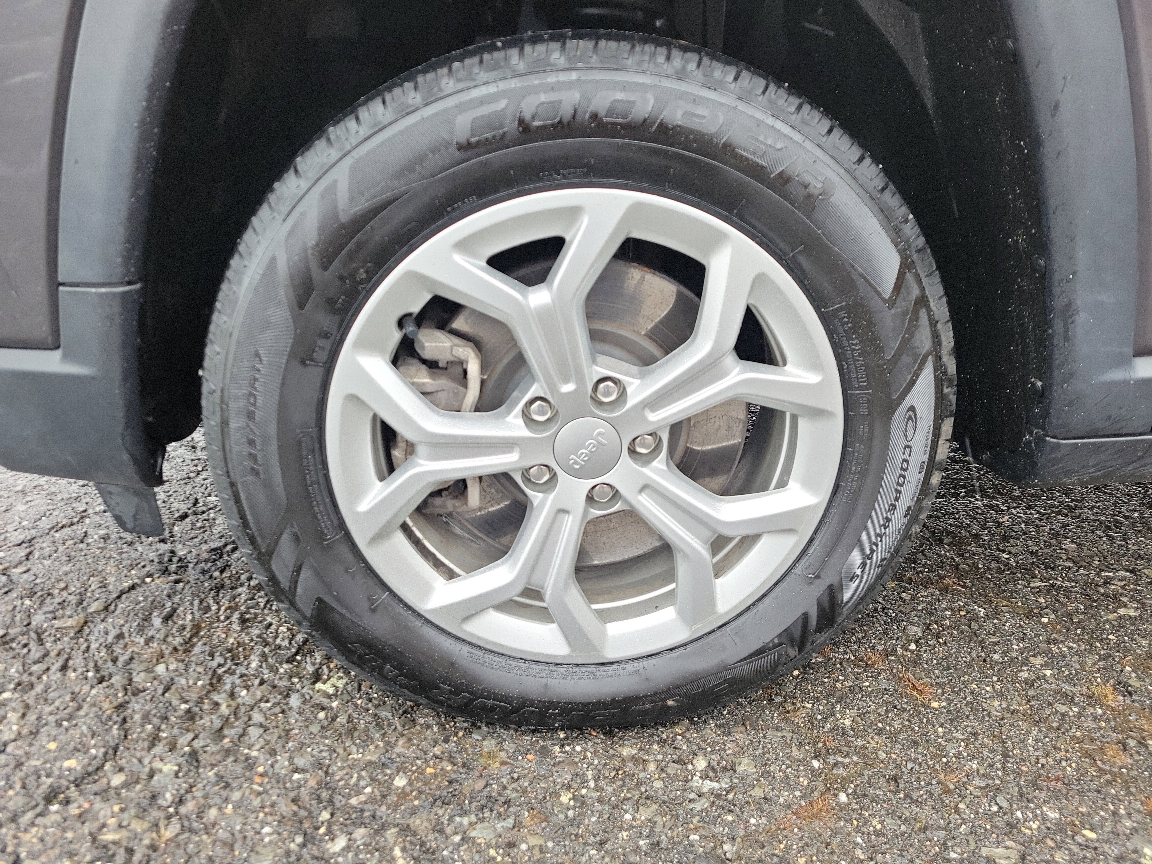 Used 2024 Jeep Compass Latitude image 12