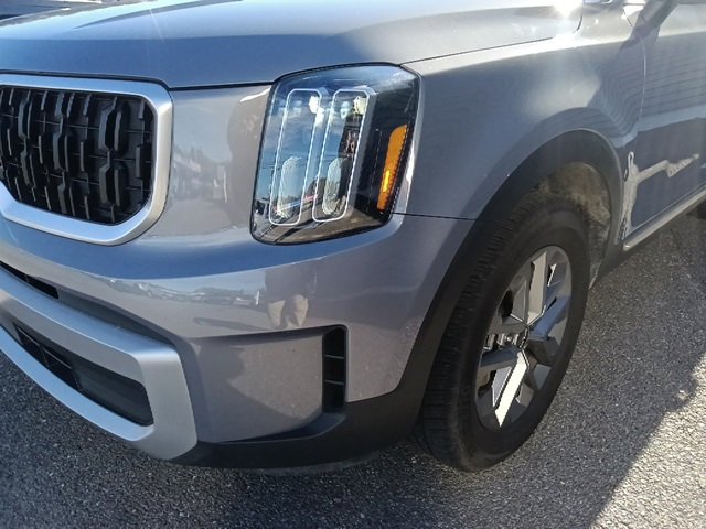 Used 2023 Kia Telluride LX image 9