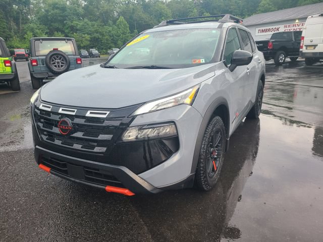 Used 2025 Nissan Rogue SV AWD/4WD image 1