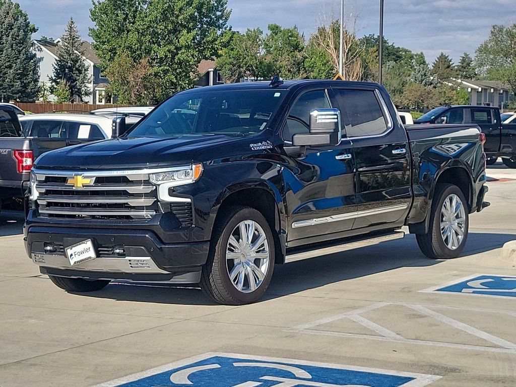 Used 2025 Chevrolet Silverado 1500 High Country w/ High Country Premium Package AWD/4WD image 4
