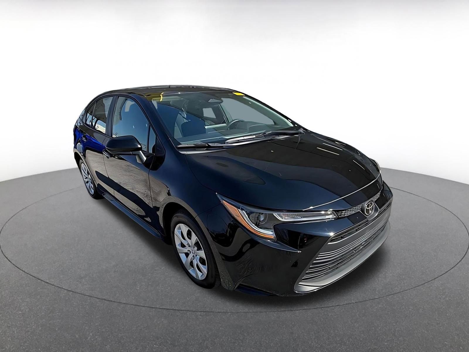 Used 2025 Toyota Corolla LE image 1