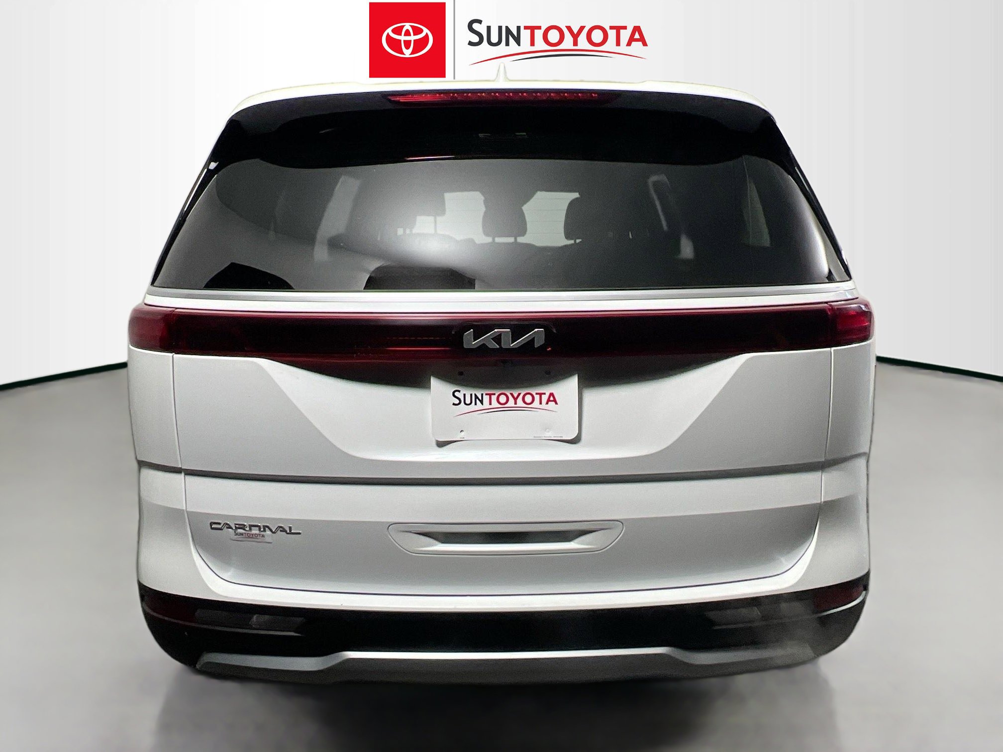 Used 2023 Kia Carnival LX image 5