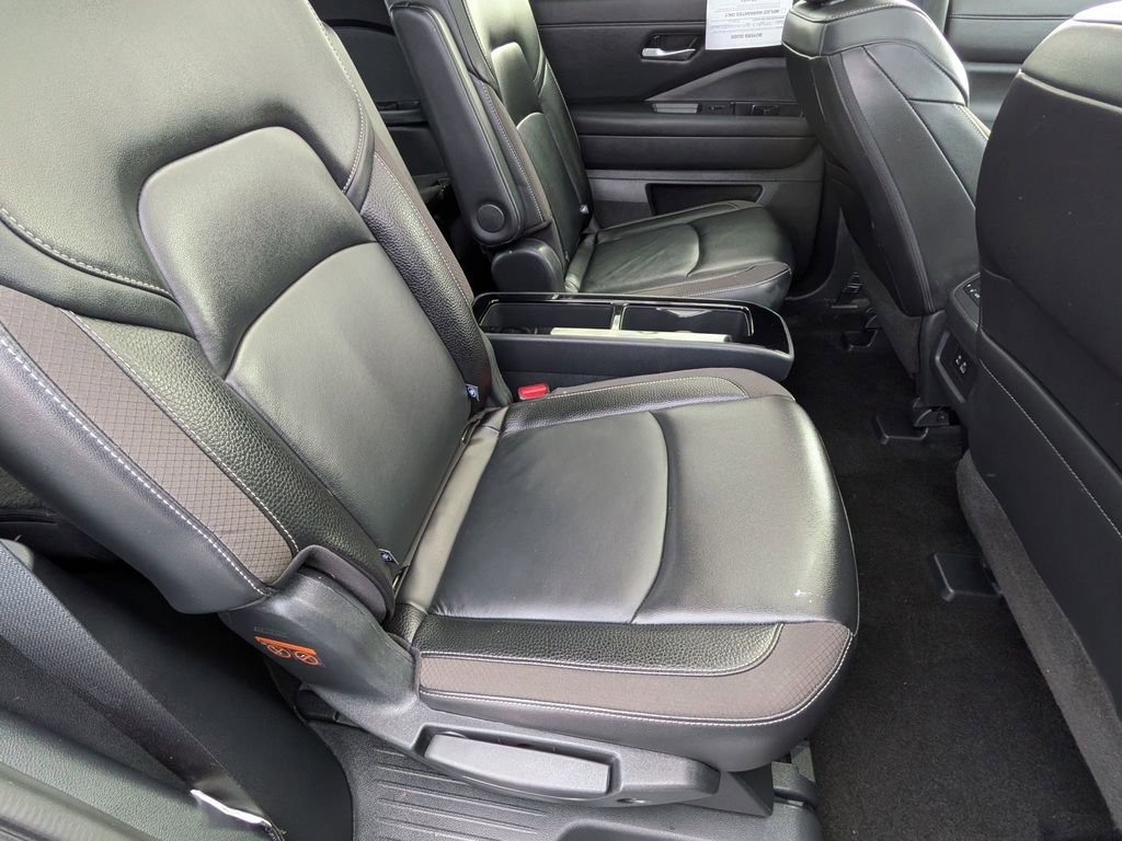 Used 2025 Nissan Pathfinder SL w/ SL Premium Package image 25