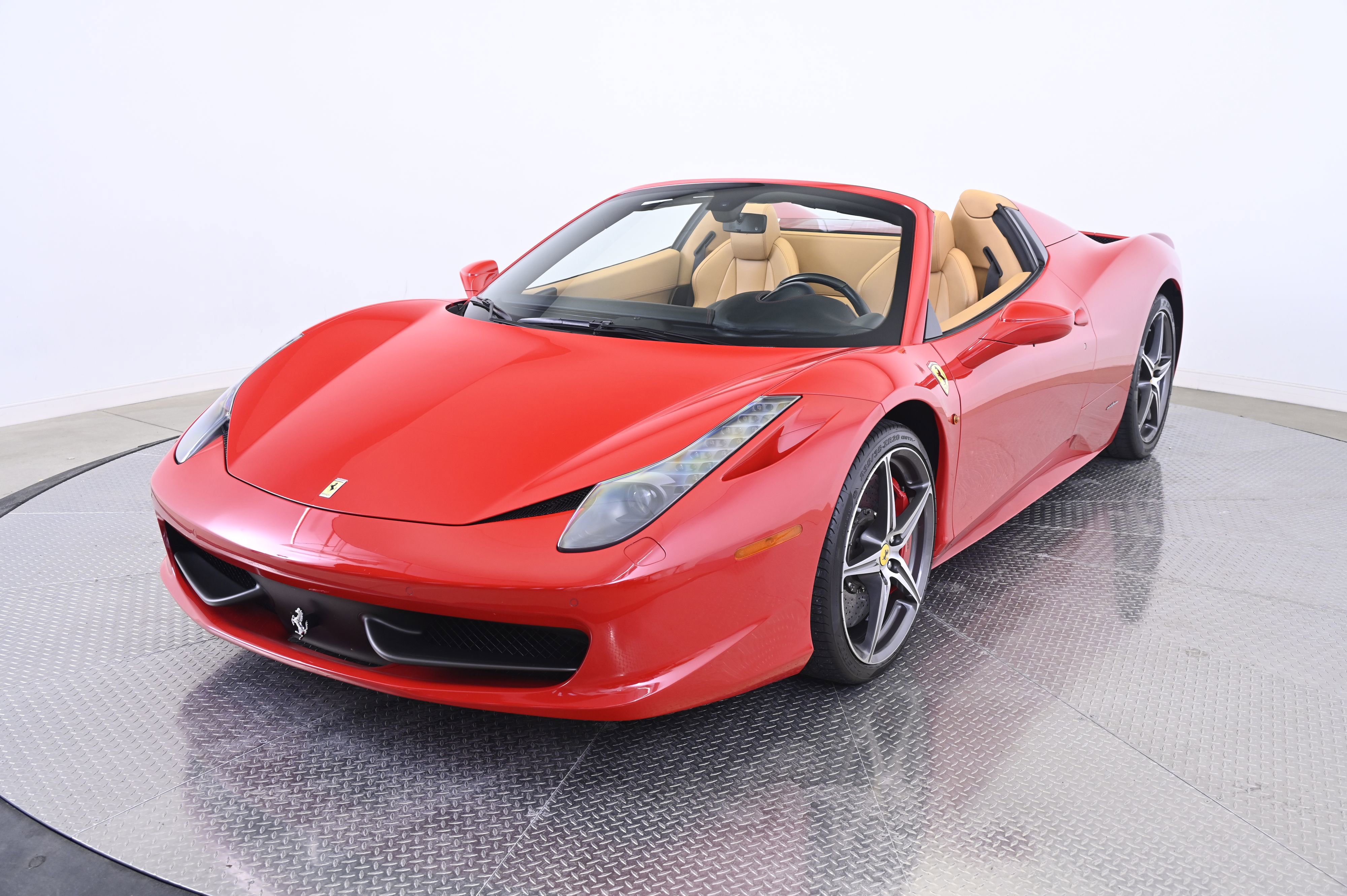 Used 2013 Ferrari 458 Spider image 1