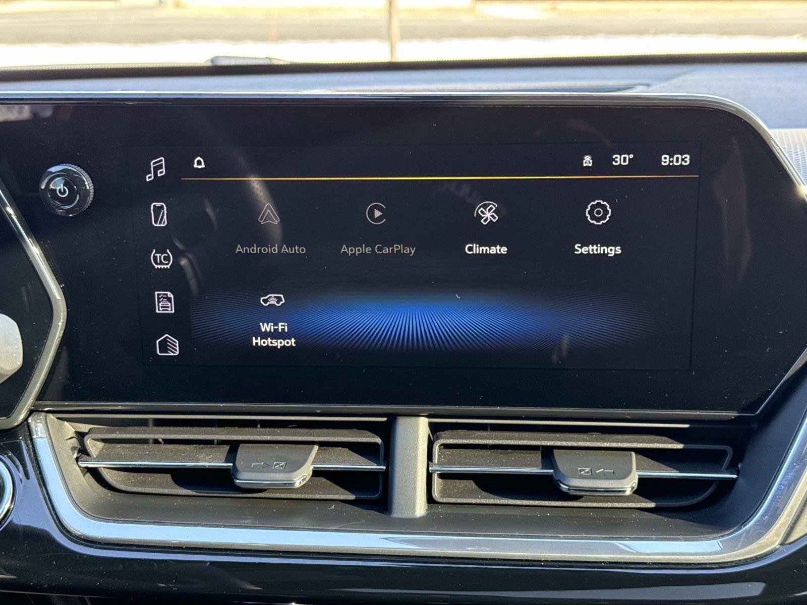 Used 2025 Chevrolet Trax RS w/ Sunroof Package image 4