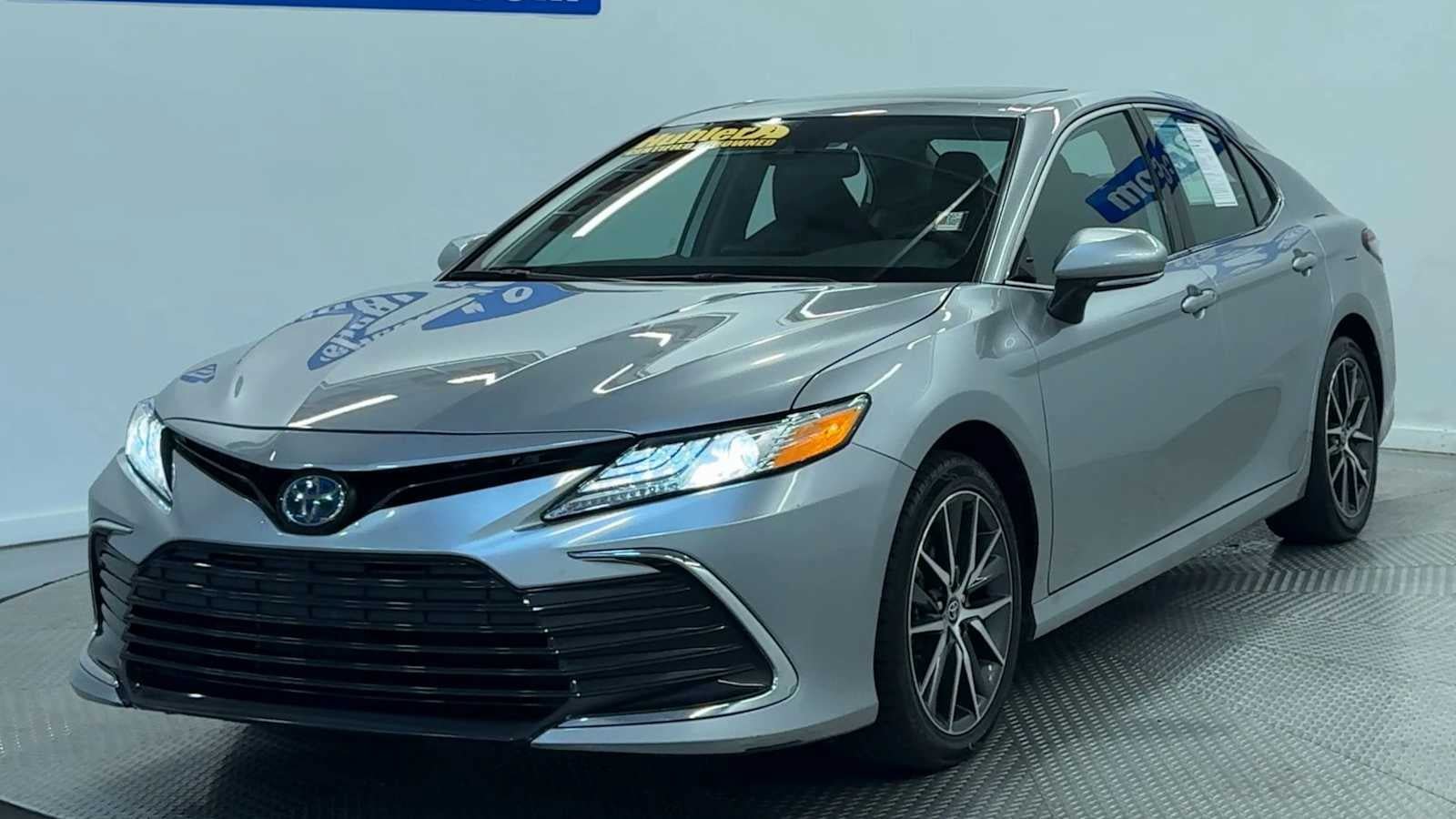 Used 2024 Toyota Camry XLE FWD image 3