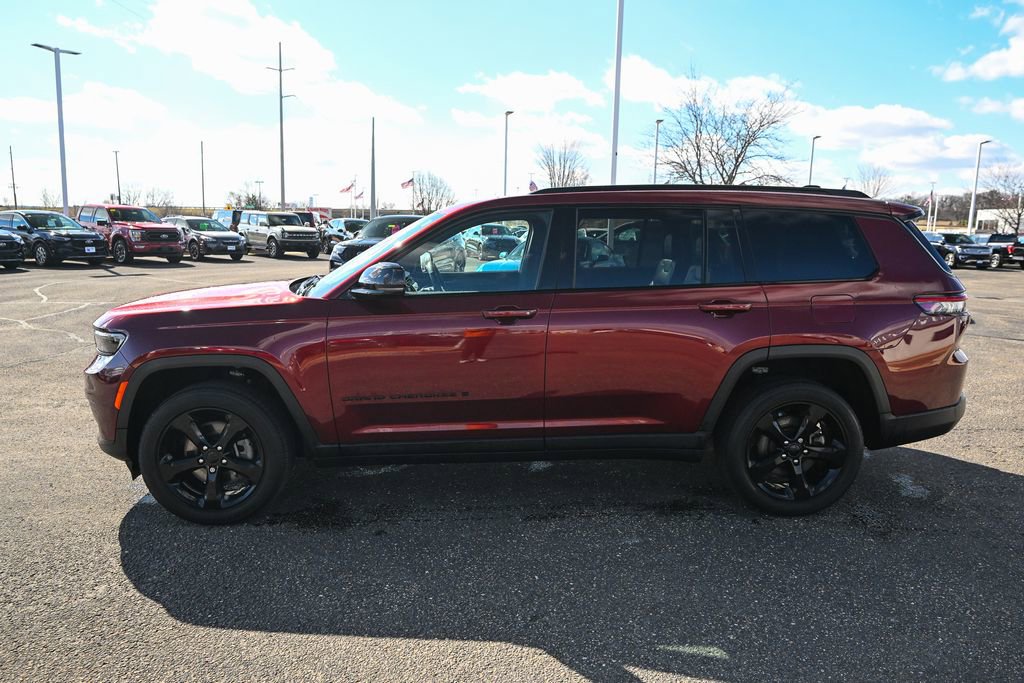 Used 2023 Jeep Grand Cherokee L Laredo image 8