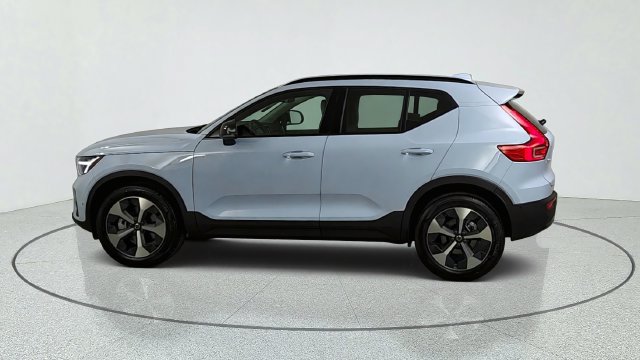 New 2026 Volvo XC40 B5 Plus w/ Protection Package Premier AWD/4WD image 4