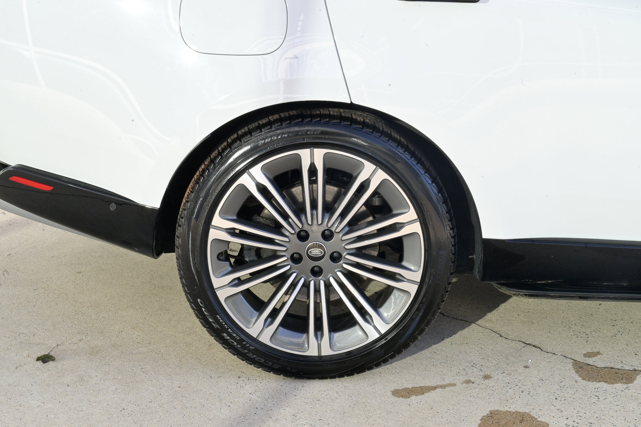 Used 2023 Land Rover Range Rover Autobiography image 11