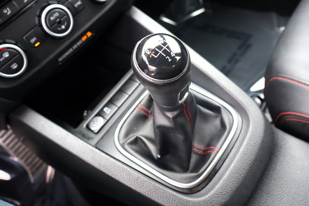 Used 2013 Volkswagen Jetta GLI Autobahn FWD image 30