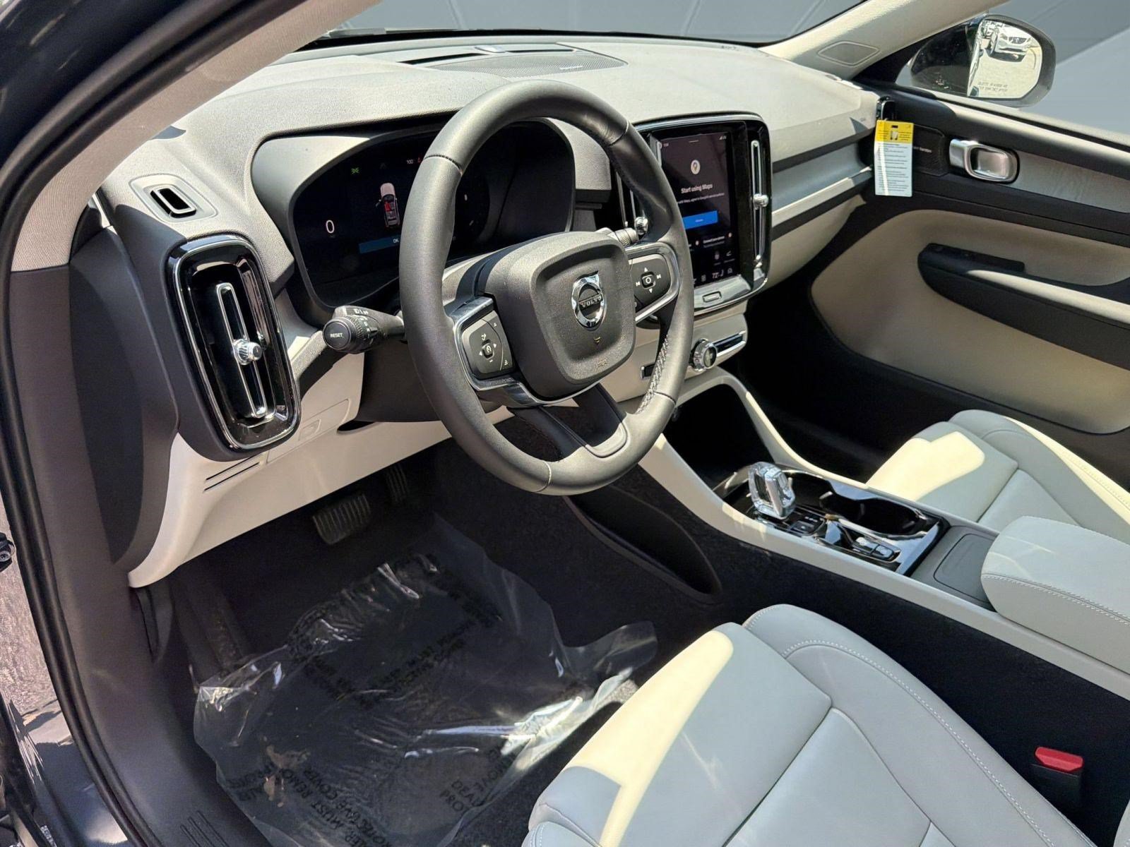 New 2026 Volvo XC40 B5 Ultra w/ Climate Package AWD/4WD image 4