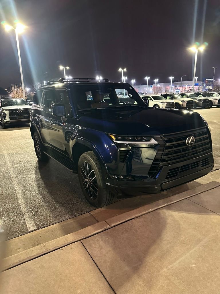 Used 2025 Lexus GX 550 image 2