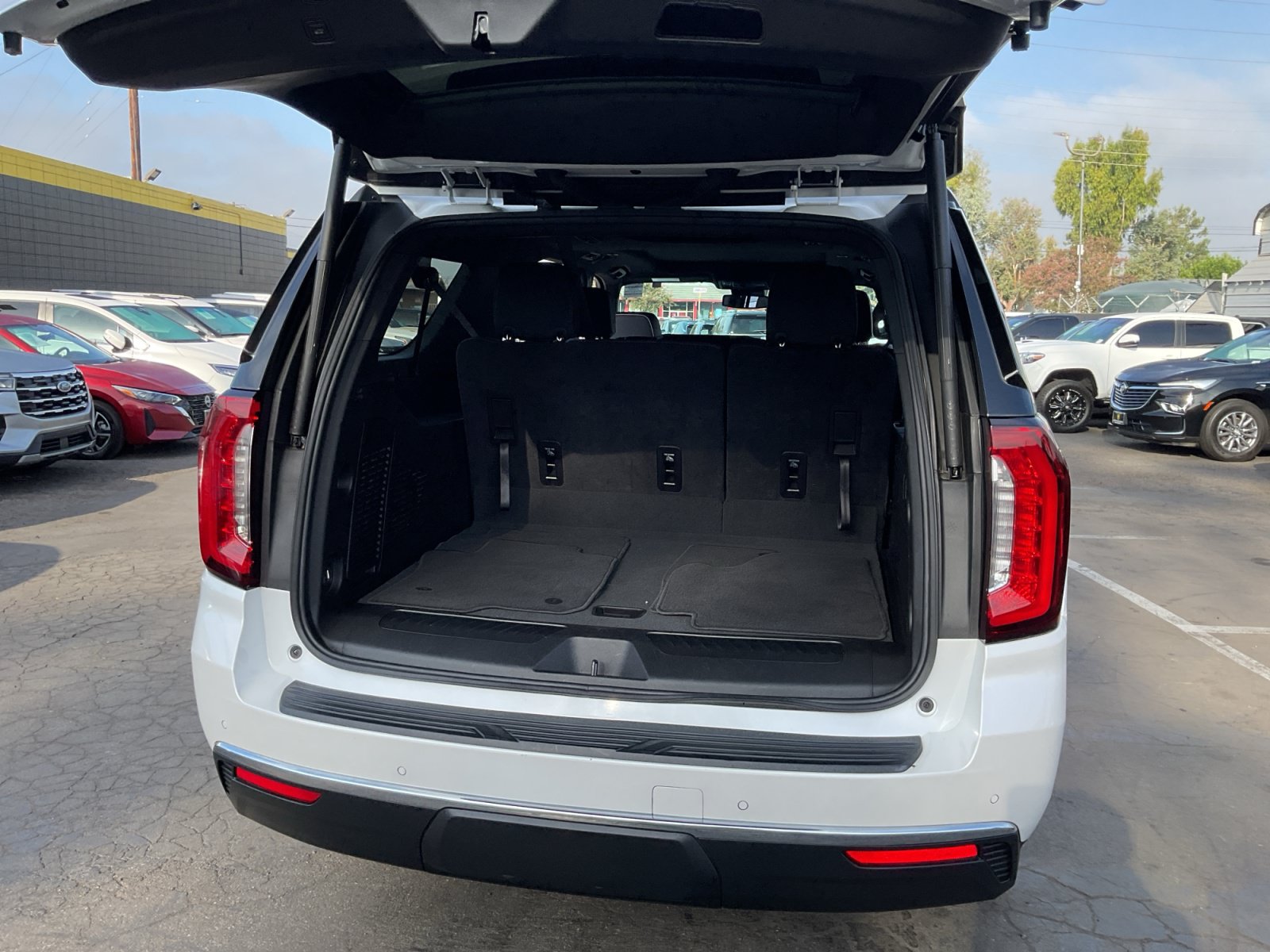 Used 2024 GMC Yukon XL SLT AWD/4WD image 26