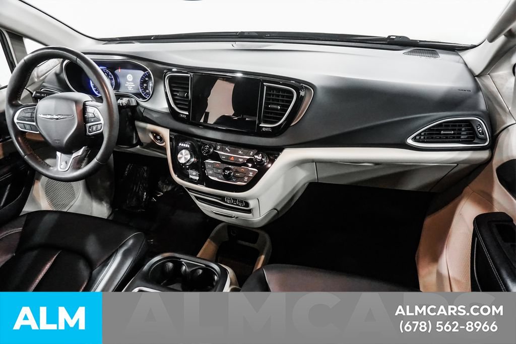 Used 2023 Chrysler Pacifica Touring-L FWD image 21