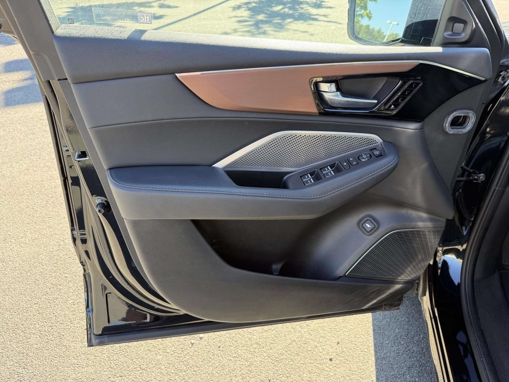 Used 2022 Acura MDX SH-AWD image 12