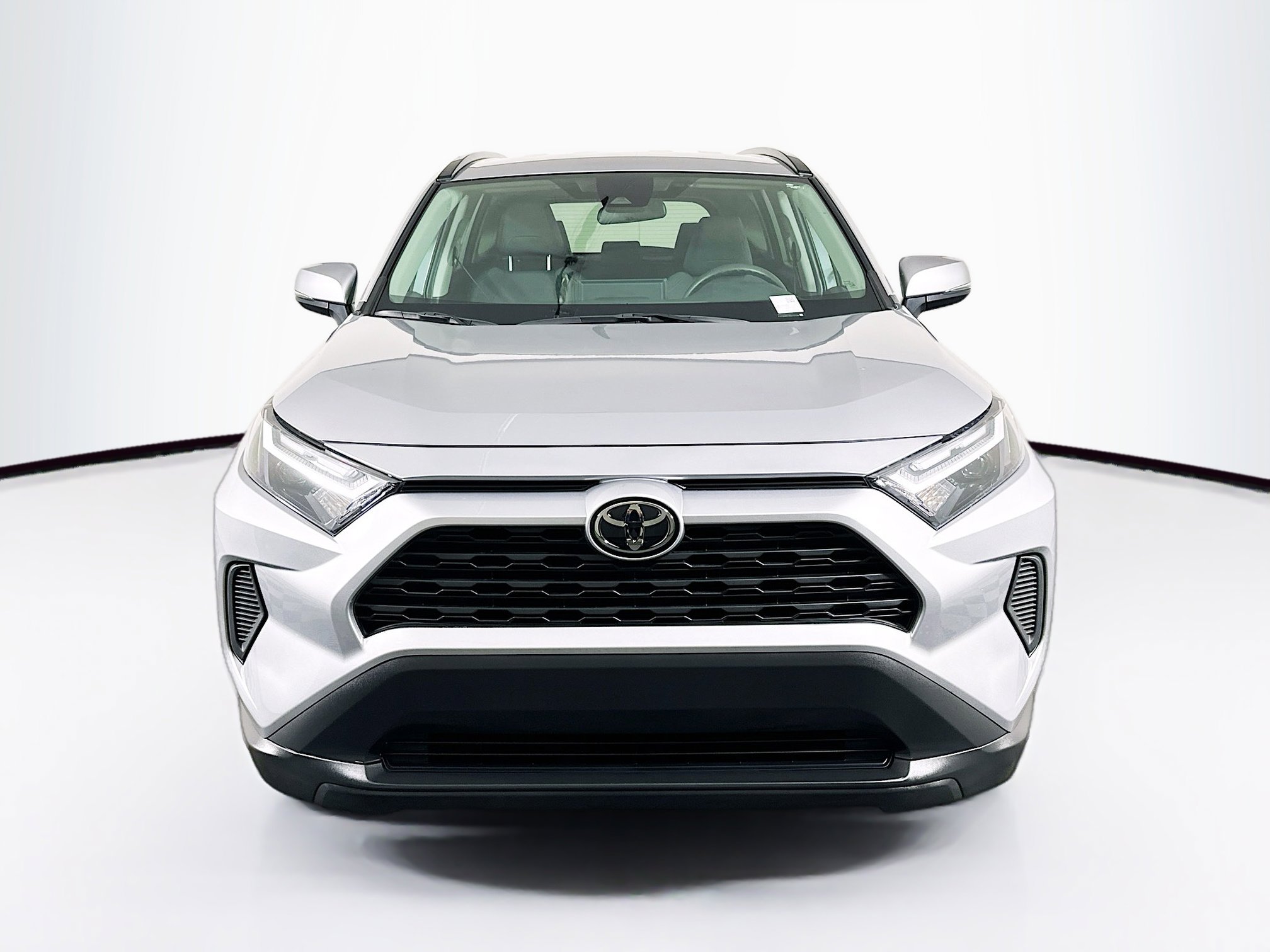 Used 2025 Toyota RAV4 XLE image 2