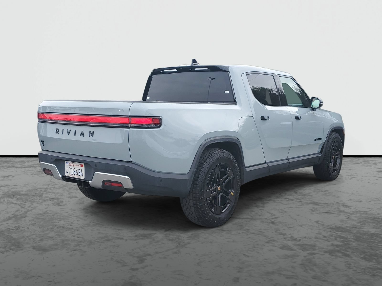 Used 2024 Rivian R1T Adventure AWD/4WD image 4